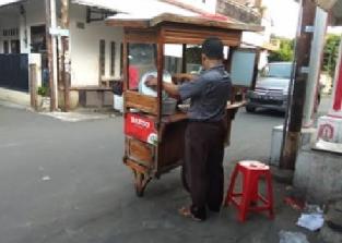 Penuhi Kebutuhan Ekonomi,  Salah Satu Penjual Bakso Keliling Ungkap Rasa Syukur