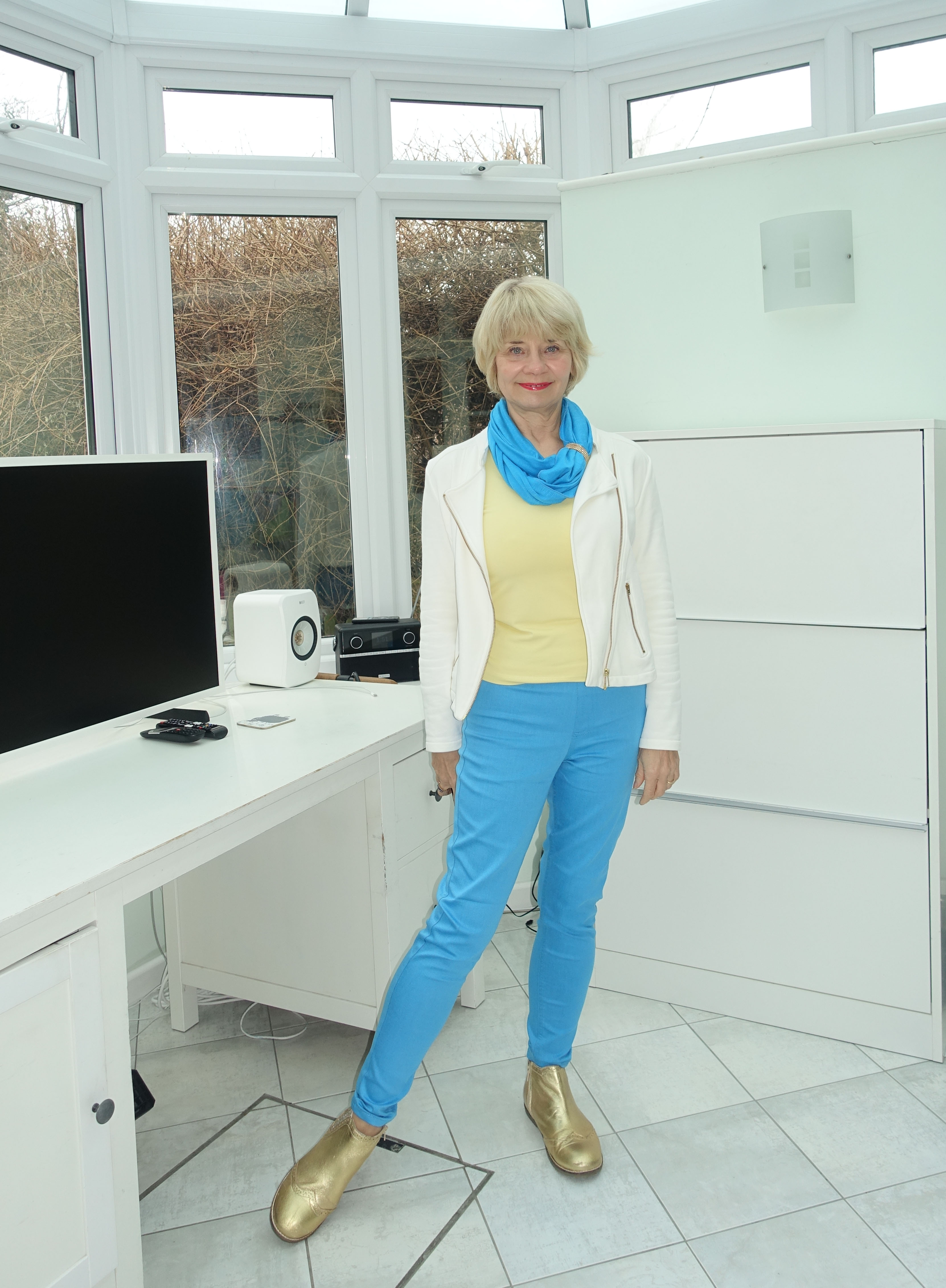 Over-60s blogger Gail Hanlon in turquoise and yellow