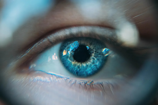 Algo en los ojos de los pacientes podría revelar la presencia de "COVID Largo", según los médicos