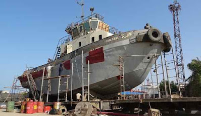 تنفيذ صيانة شاملة بمنزلق العائمات البحرية للنشات البحرية بميناء الحديدة