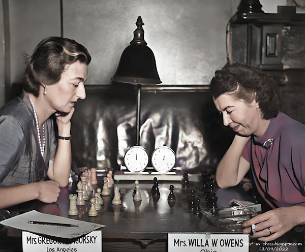 Jacqueline Piatigorsky and Willa Owens open their Game in the 1951 U.S. Women's Championship, 1951.
