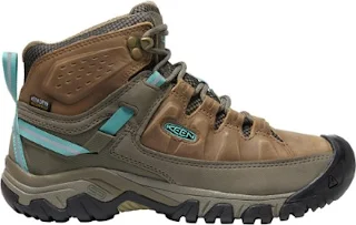 The Ultimate Guide to the Best Hiking Boots for Wide Feet and Arch Support