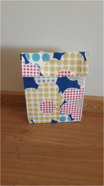 Upcycled: gift bags made from vintage wallpaper (with tutorial)