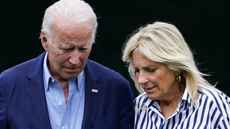 US First Lady Jill Biden's office announced on Tuesday that tests had tested positive for coronavirus.    Jill Biden's office manager, Elizabeth Alexander, said in a statement that the first lady's routine test result on Monday came back negative, "and then she developed cold-like symptoms on Monday night."