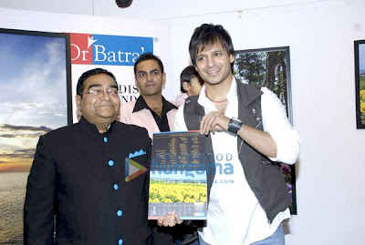 Vivek Oberoi at Dr Batra's art exhibition pics