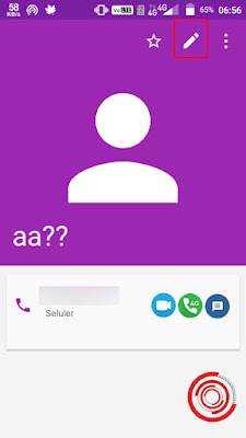 1. Untuk mengatasi kontak tidak bisa dihapus, langkah pertama yaitu silakan kalian cari kontak mana yang tidak dapat dihapus lewat Kontak Telepon, kemudian pilih menu edit kontak