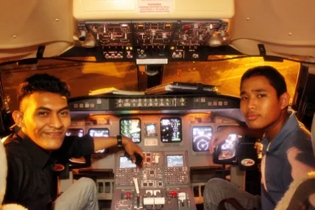 Visit Cookpit CRJ1000 Garuda Indonesia PK-GRH