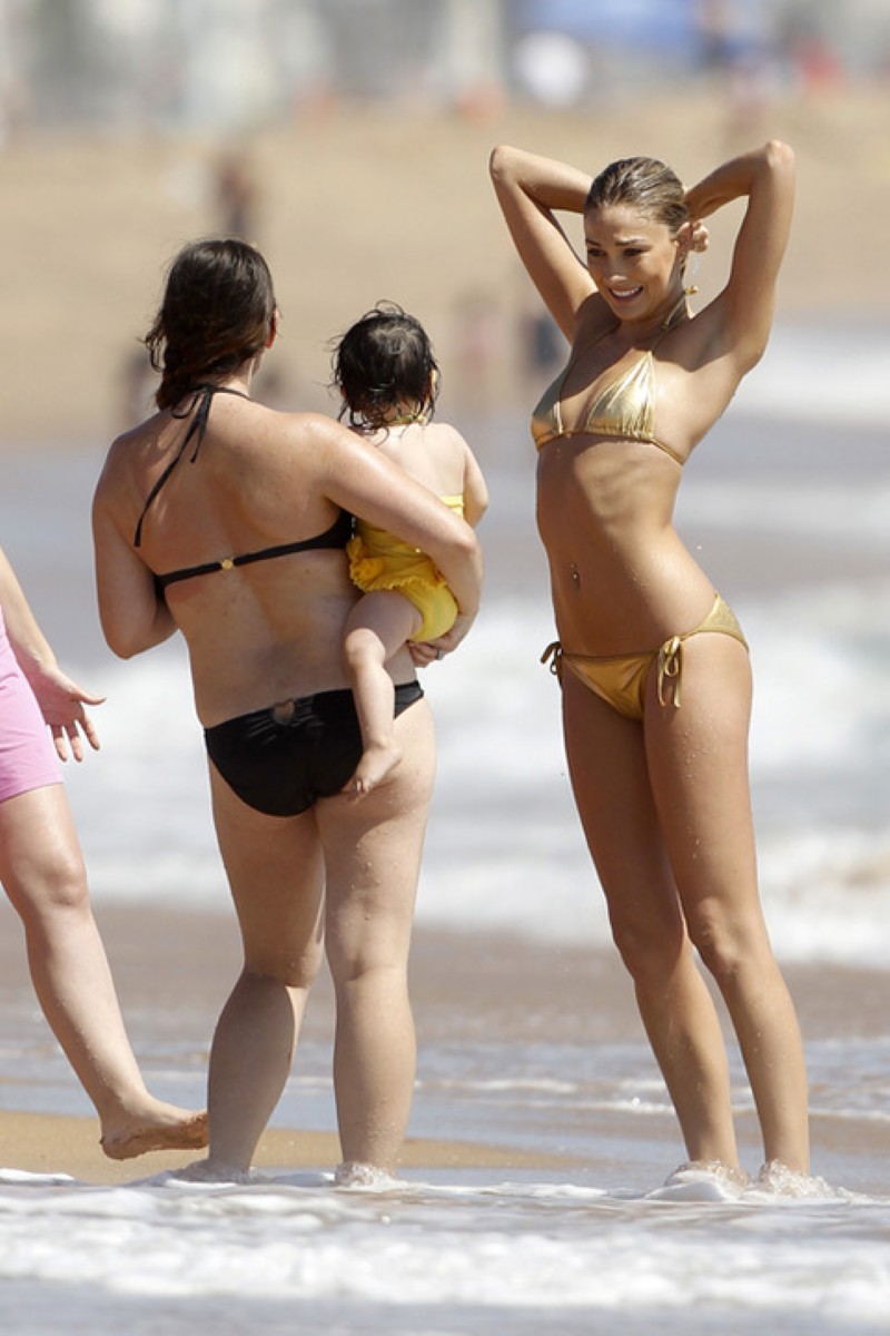 Megan-Rossee-Bikini-Candids-At-The-Beach-04.jpg