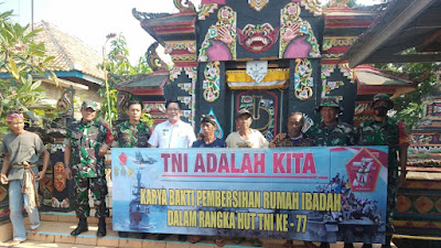 Sambut HUT TNI ke 77, Koramil 424-05 Pagelaran Bersihkan Rumah Ibadah di Pekon Fajar Mulia 