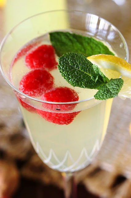 Sparkling Raspberry-Limoncello Cocktail Garnish Image