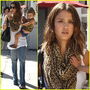 Jessica Alba  with her babby
