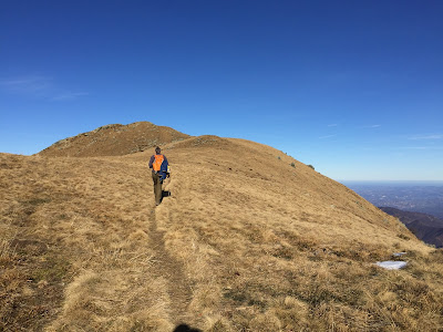 Heading up the spine of the hill toward Cima Pigna.