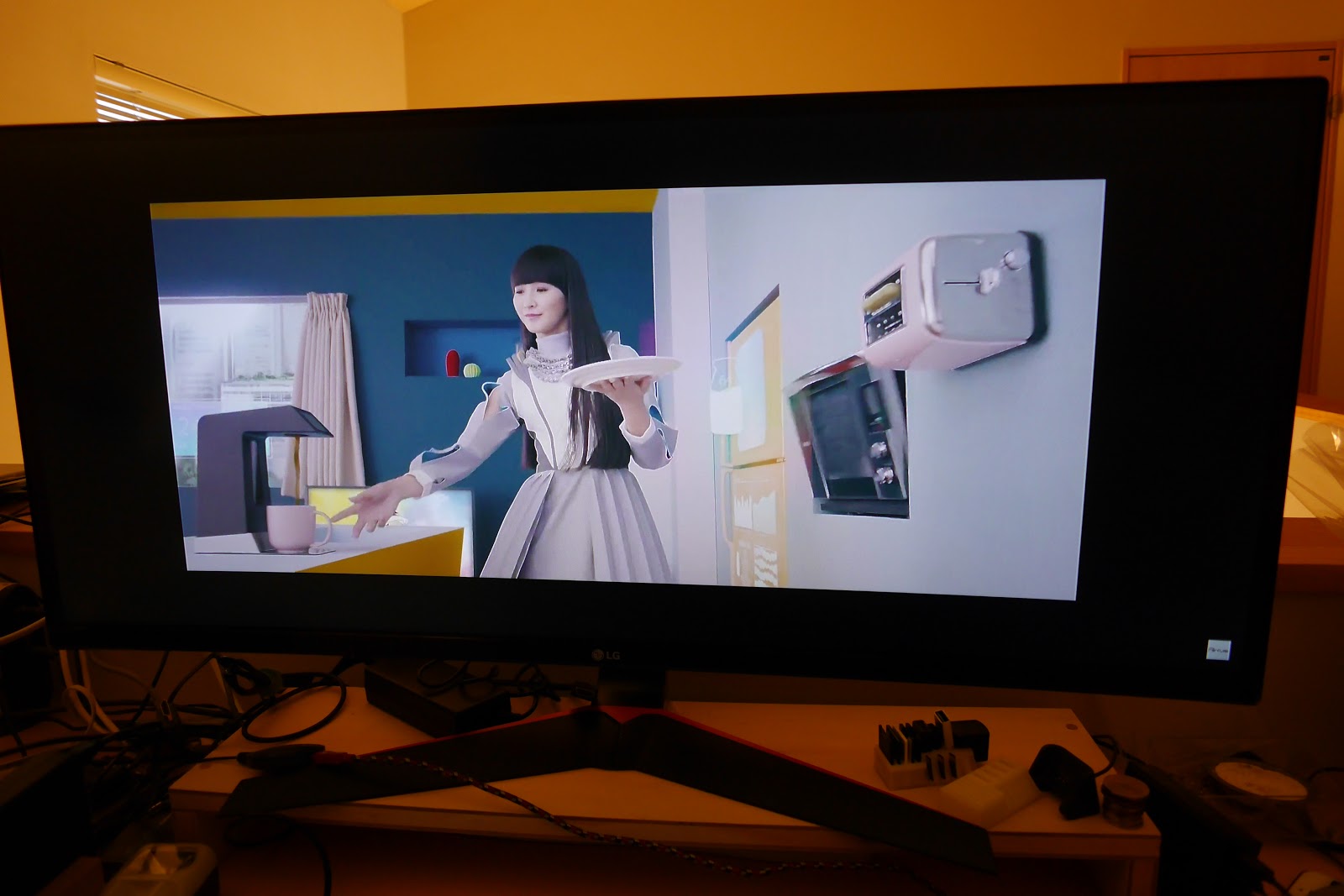 大迫力 21 9のウルトラワイドモニタで動画を画面いっぱいで楽しもう Netflix Amazonプライムビデオ Hulu Youtubeも全部対応 オモロダイブ