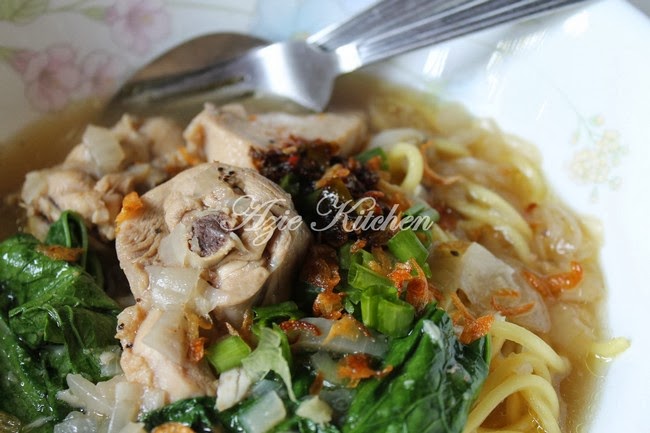 Mee Sup Istimewa Yang Sangat Sedap - Azie Kitchen