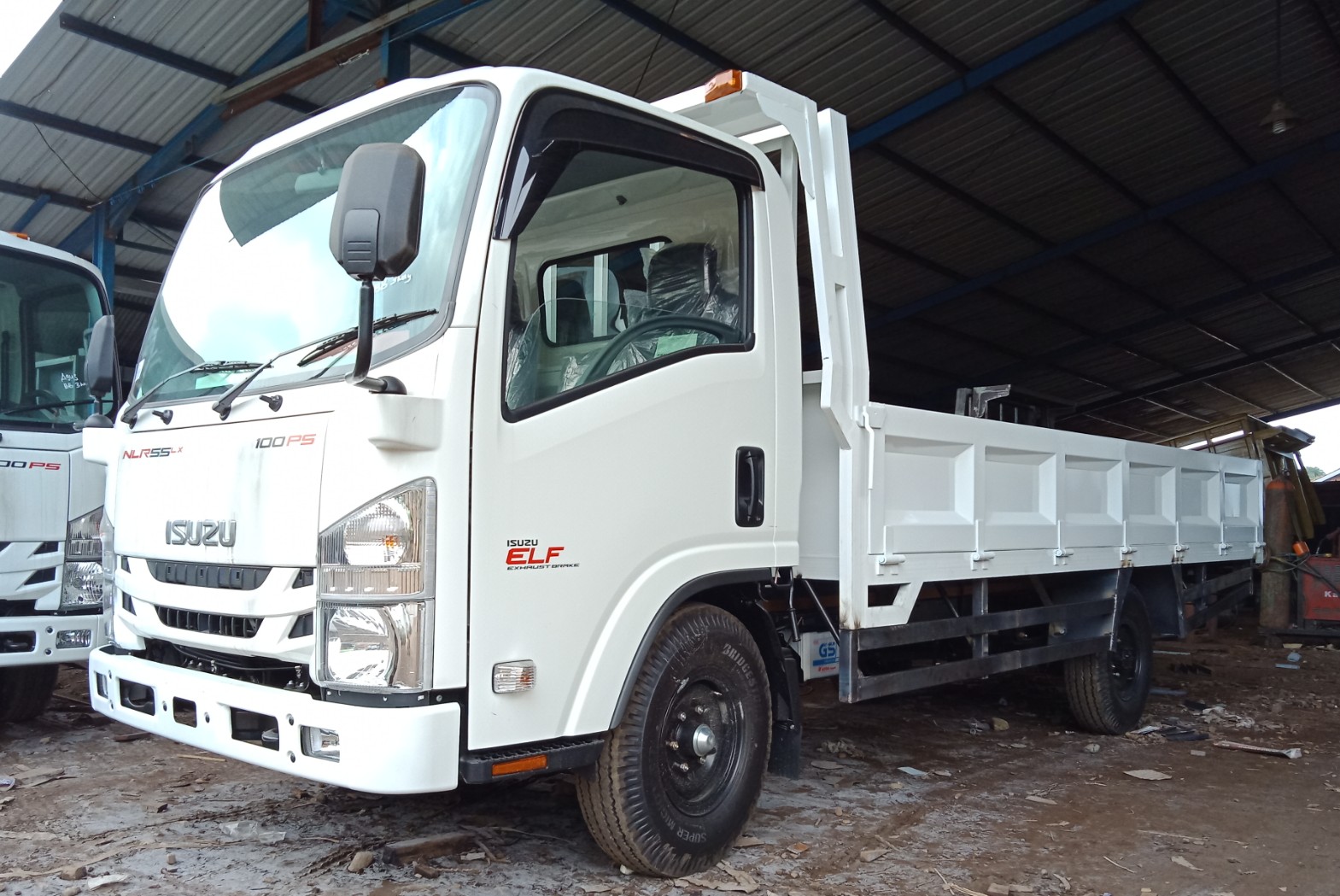 DP Kredit Isuzu Elf Engkel 4 Ban Bak Besi Dealer Isuzu Jakarta