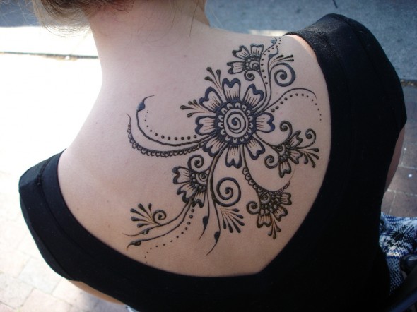 simple henna tattoo