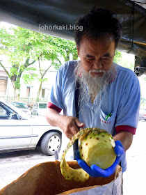 Honest-Durian-Seller-JB-Johor-Bahru 