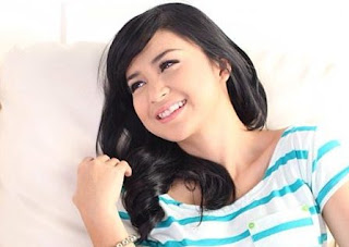 Foto Cantik Putri Titian