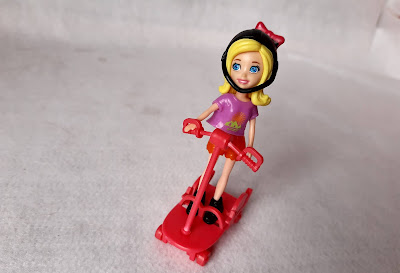 Polly, boneca com patinete R$ 15,00