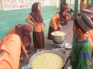 Jalin Kebersamaan Dengan Bubur Asyura MI Al Raudlah