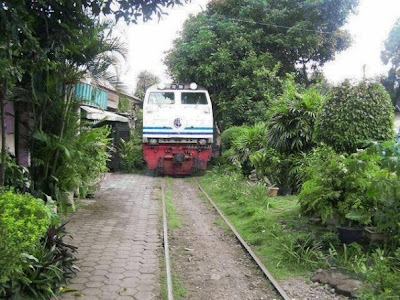 Rawannya Jalur Kereta Api di Indonesia