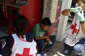 Convulsiona en OXXO: Niño guatemalteco cae en tienda de colonia Zetina Gasca