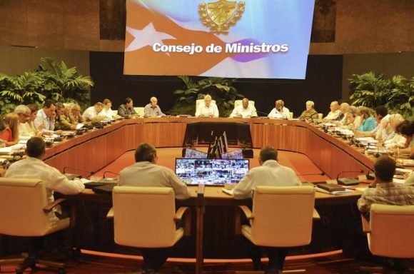 Evalúa Consejo de Ministros marcha de la economía y desarrollo en las comunicaciones