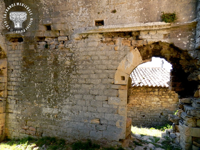 SABRAN (30) - Château-fort