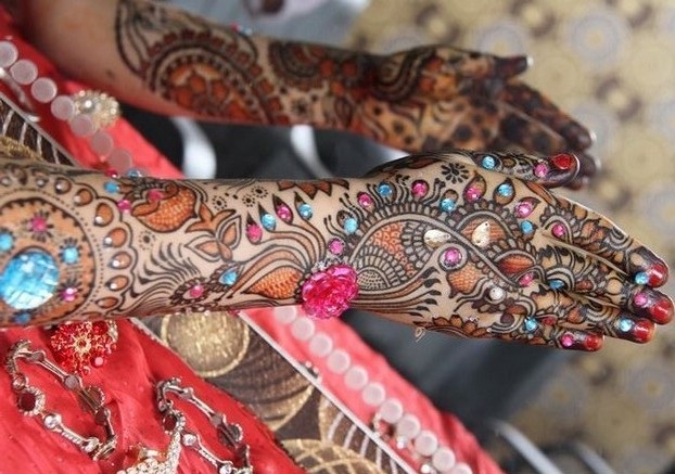 New and Gorgeous Glitter Mehndi Designs Wallpapers Free Download