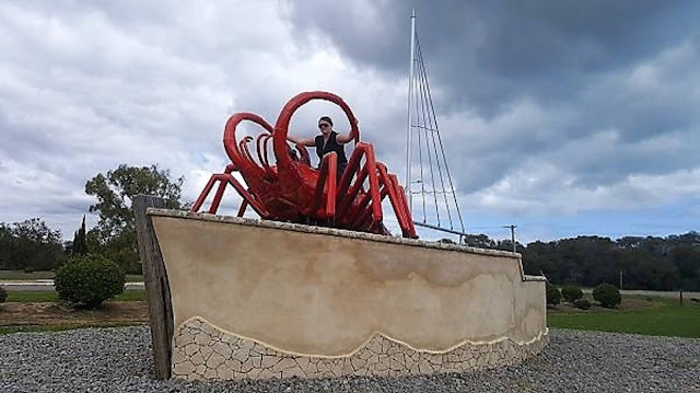 BIG Lobster | Entry Sculpture of Dongara