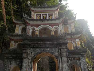 ビックドン寺（Bich Dong Pagoda）の門