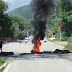 Residentes en La Ciénaga de Barahona protestan por tandas de apagones que reciben