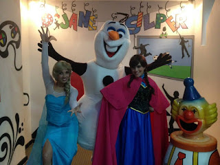 FROZEN EM BH COROAÇÃO DA PRINCESA FERNANDA DECORAÇÃO PERSONAGEM VIVO TEATRO FROZEN AO VIVO DISNEY BELO HORIZONTE