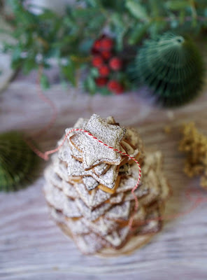 noËl , gâteaux de l'Avent , épices, cannelle , arbre de Noel