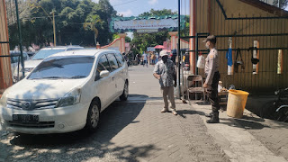 Polsek Mantrijeron Patroli Dialogis Di Pasar PASTY Sampaikan Protokol Kesehatan