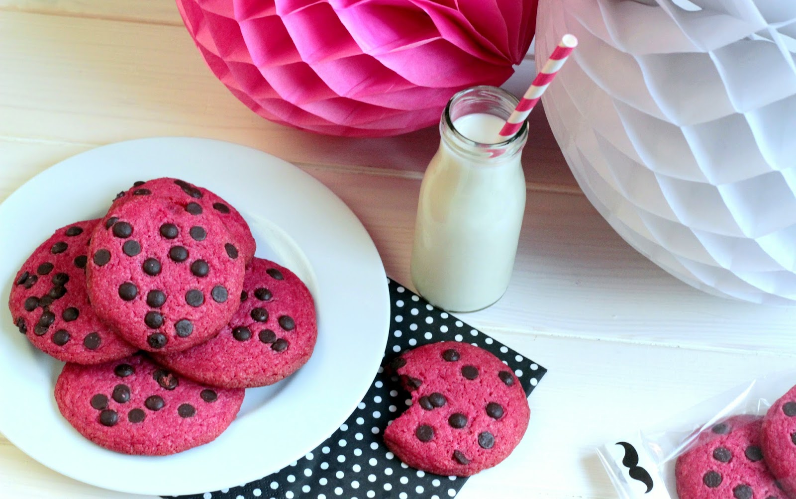 Pinke Cookies mit Erdbeermarmelade