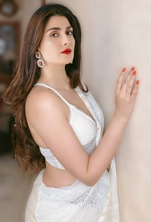 Hot and Sexy Ayeza Khan Pictures 25