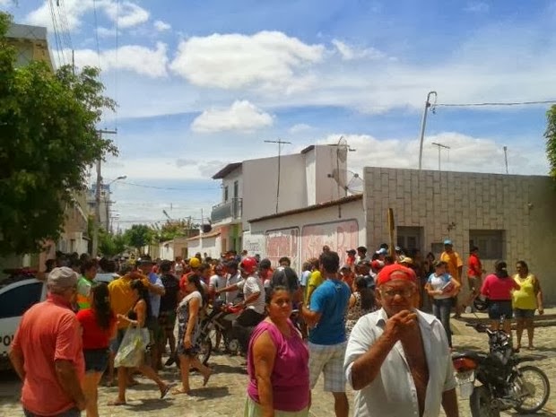 Homem é morto a tiros na porta de um bar no município de Apodi, RN