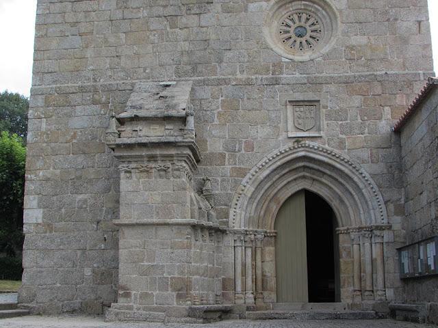 FAchada do Mosteiro de São Pedro de Cetê