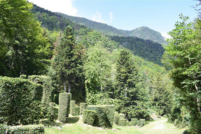 Topiarias, Paisajismo, Ruta Transpiranaica, Viajes en Moto, Boj, Poda topiaria, Poda del boj, Pirineo francés, Pirineos, Jardines mágicos, Jardines de ensueño