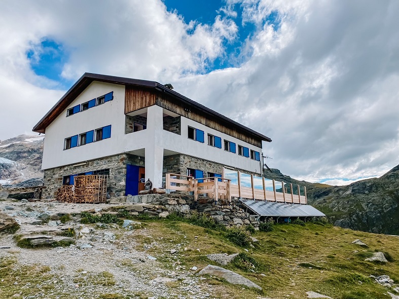 Il rifugio Bignami sul sentiero per il Fellaria