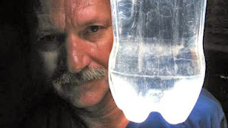 Moser, Penemu Lampu Botol Air Mineral