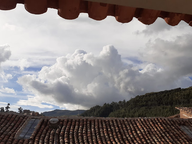 Ventana desde el Hostel en Cusco 