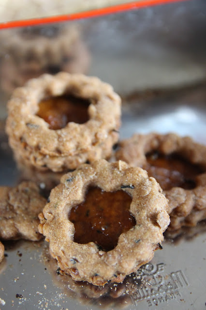 Cuillère et saladier : Sablés au thé noir et à la confiture d'abricots