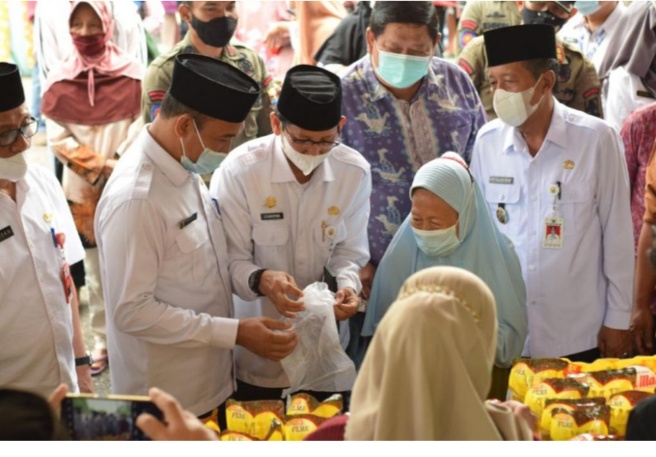 Wagub Buka Bazaar 10 ribu Liter Minyak Goreng Murah