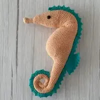 caballito de mar amigurumi