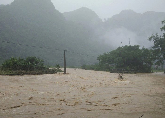 Địa bàn huyện biên giới Quế Phong ngập chìm trong nước.