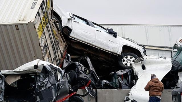  100 aracın karıştığı zincirleme kazada 5 kişi hayatını kaybetti
