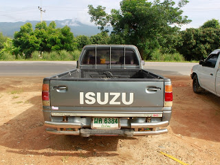 ISUZU - TFR มังกรทอง(ปี91-97) - SPARK EX เกียร์ ธรรมดา ปี 1992 สีเทา เครื่อง ดีเซล 2500 cc ราคา 155,000 บาท แอร์, ซีดี, วิทยุ เทป, เบาะหนังหรือหนังแท้, แม็กไลนเนอร์, แม่แรง, ล้ออะไหล่, ภาษีประกันครบ  ราคาต่อรองได้ครับ เครื่อง 90 สภาพพร้อมใช้งาน เครื่องเดิม ช่วงล่างแน่น ไม่ต้องกลัวครับ รับประกันว่า ไม่มีการชนมาแน่นอน !! 100%  รายละเอียดจากคู่มือรถ วันเดือนปีที่จดทะเบียน : 23 กรกฎาคม 2535  เลขทะเบียน : ผค 6384 ป้ายทะเบียนจังหวัด : เชียงใหม่ ประเภท : รถยนต์บรรทุกส่วนบุคคล ลักษณะ : กระบะบรรทุก ยี่ห้อรถ : ISUZU แบบ/รุ่น : TFR54HB สี : เทา เลขตัวรถ : TFR54HA - 9796834 ยี่ห้อเครื่องยนต์ : ISUZU เลขเครื่องยนต์ : 4JA1 – B61104 เชื้อเพลิง : ดีเซล จำนวนสูบ : 4 สูบ จำนวนซีซี : 2500 ซีซี จำนวนแรงม้า : 90 แรงม้า เพลา : 2 เพลา ล้อ : 4 ล้อ ยาง : 4 เส้น น้ำหนักรวม : 2500 กก.  คุณ อินใจ เรืองประไพ โทรศัพท์ : 0819607463 ที่อยู่ : 137 หมู่5 ต.แม่ปั๋ง อ.พร้าว จ.เชียงใหม่ 50190 