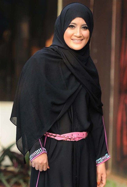 Trend busana muslimah ala artis perempuan indonesia terbaru Gaya Fashion Hijab Ala Artis Terbaru 2017/2018